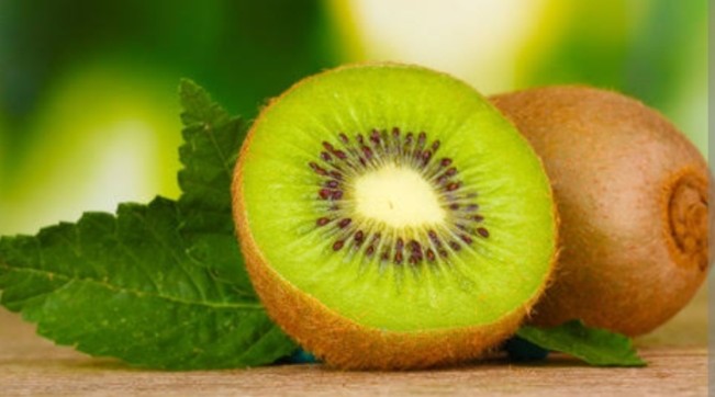 Ilustrasi buah kiwi yang diyakini bisa buat awet muda. [Instagram]